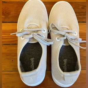Like new women’s allbirds tree skippers